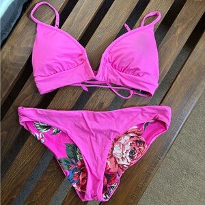 Maaji Fuchsia Agate Classic Reversible Bikini Top and Bottom. Size M
